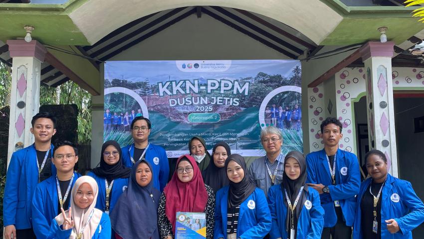 Tingkatkan Pemberdayaan Ekonomi Di Desa Binaan PBI FKIP UMBY, KKN PPM UMBY Kelompok 2 Angkat “Krispy Baby Nila”