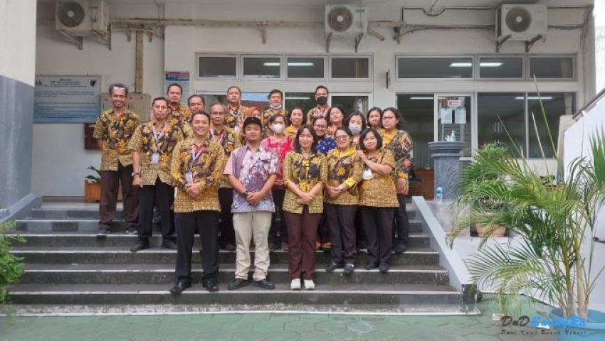 PBI UMBY Adakan ToT Classroom Language Training (ToT) di SMP Warga Surakarta