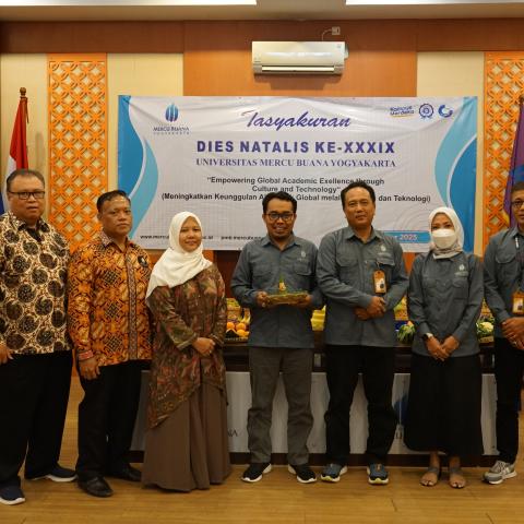 Peringati 39 Tahun,  UMBY Potong Tumpeng dan Bagikan 950 Paket Sembako Kepada Masyarakat