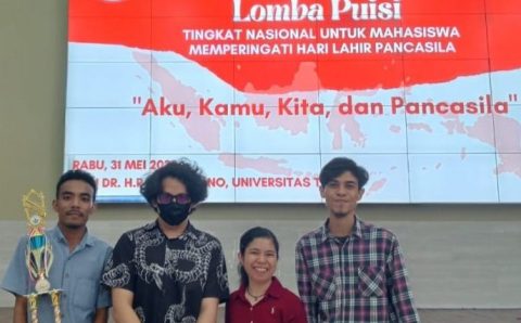 Foto Juara 2 Nasional Puisi BK