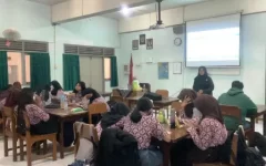 Mahasiswa PBI FKIP Universitas Mercu Buana Yogyakarta (UMBY) mengenalkan metode Virtual Writing Tutor kepada siswa-siswa SMAN 4 Yogyakarta. Metode ini dipercaya mampu menumbuhkan motivasi belajar siswa pada pembelajaran Bahasa Inggris